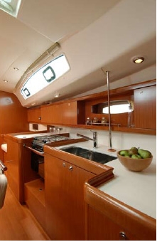 Bareboat Sailing Yacht Oceanis 43 photo 3