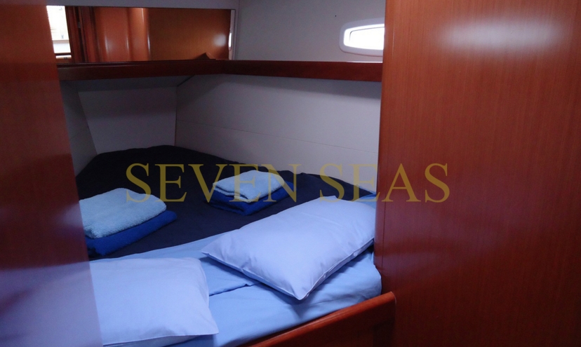 Bareboat Sailing Yacht Beneteau Oceanis 43 photo 3