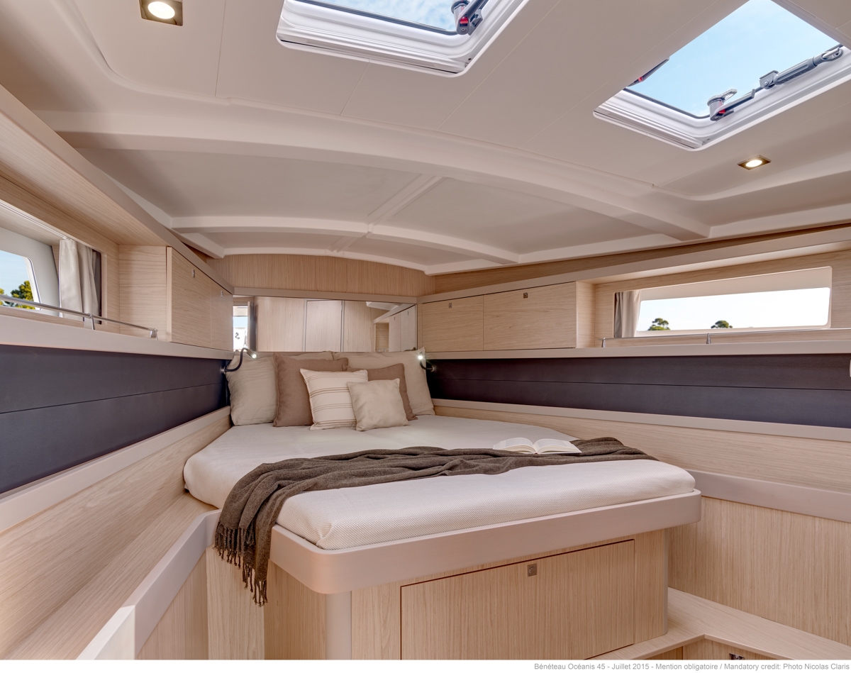 Bareboat Sailing Yacht Oceanis 45 photo 6