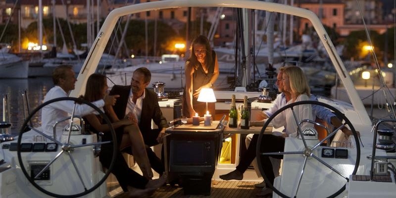 Bareboat Sailing Yacht Oceanis 45 photo 4