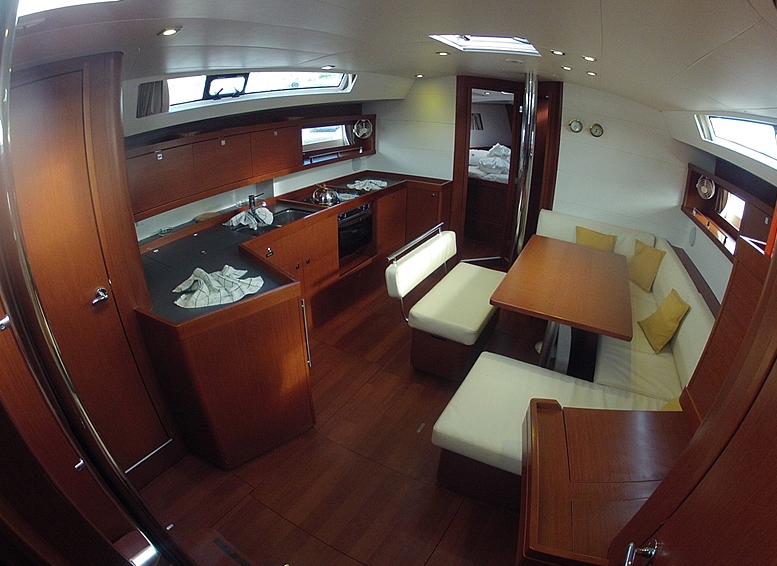 Bareboat Sailing Yacht Beneteau Oceanis 45 photo 3