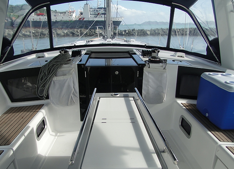 Bareboat Sailing Yacht Beneteau Oceanis 45 photo 5