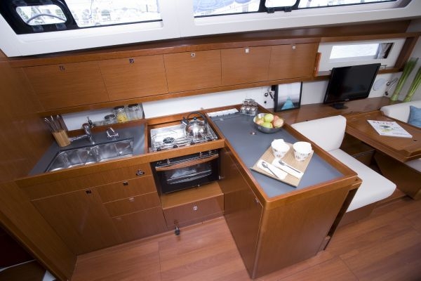 Bareboat Sailing Yacht Beneteau Oceanis 45 photo 4