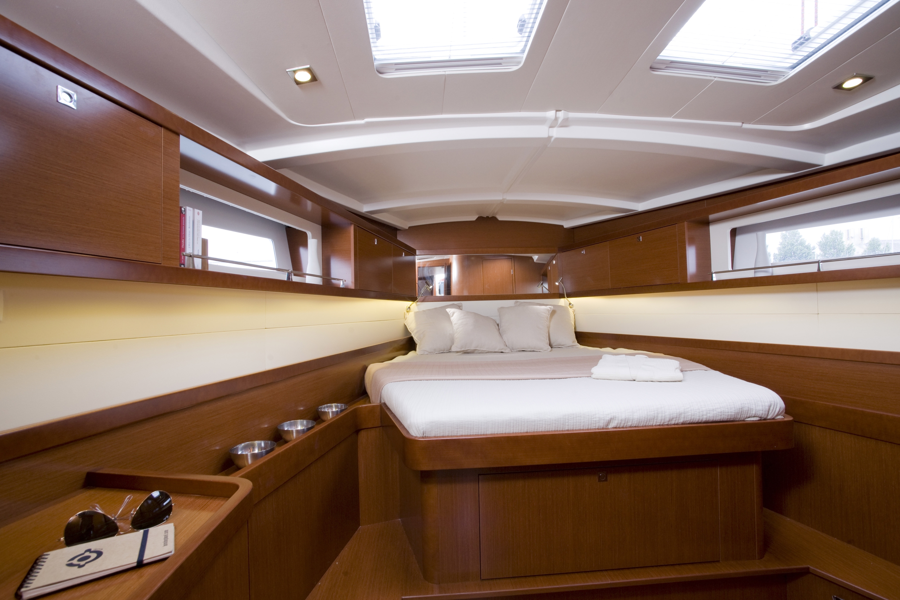 Bareboat Sailing Yacht Oceanis 45 photo 7