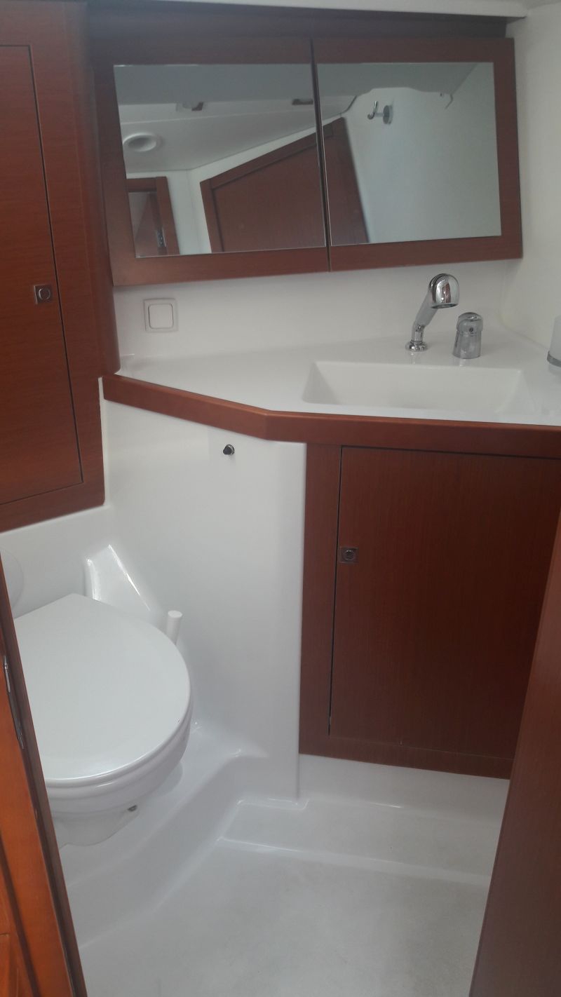 Bareboat Sailing Yacht Alboran Gin Fizz photo 7