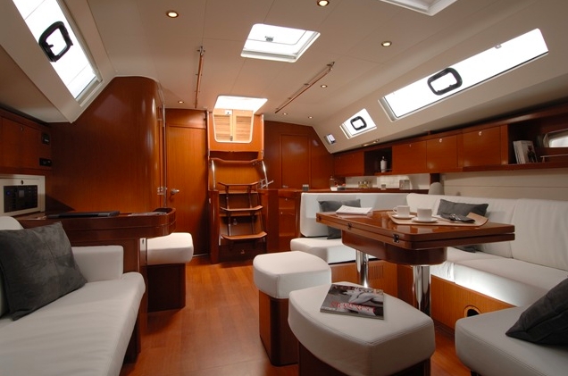 Bareboat Sailing Yacht Oceanis 50 Family photo 4