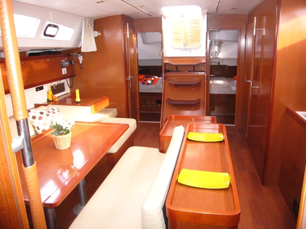 Bareboat Sailing Yacht Oceanis 50 Family photo 3