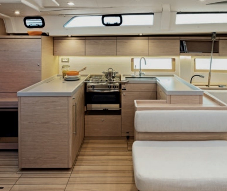 Bareboat Sailing Yacht Oceanis 51.1 photo 4