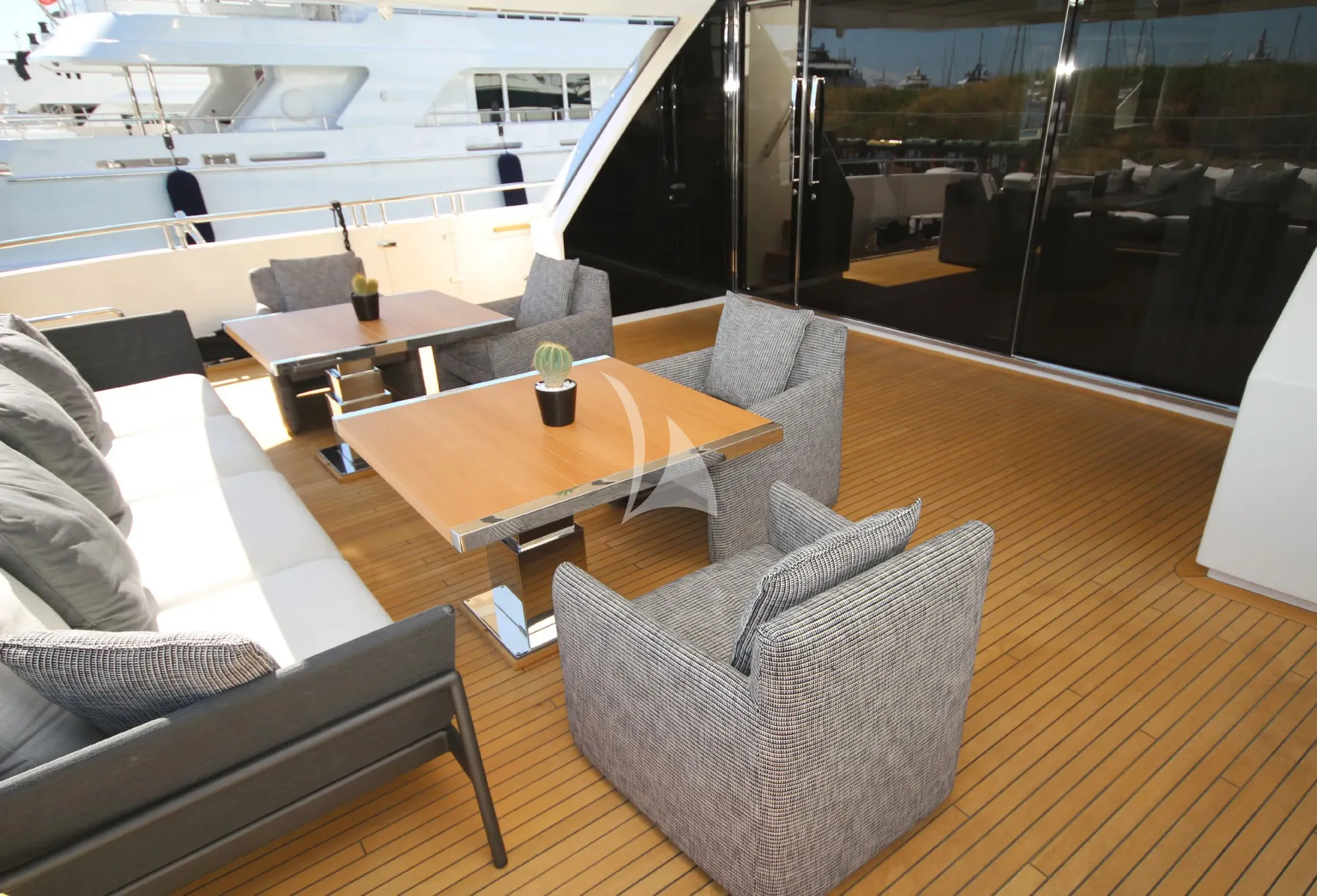 Luxury Crewed Motor Yacht OCTAVE photo 7