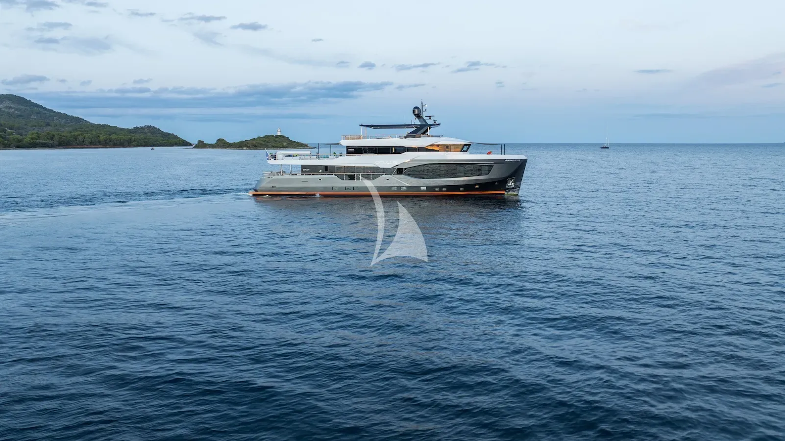 Luxury Crewed Motor Yacht OCULUS photo 3