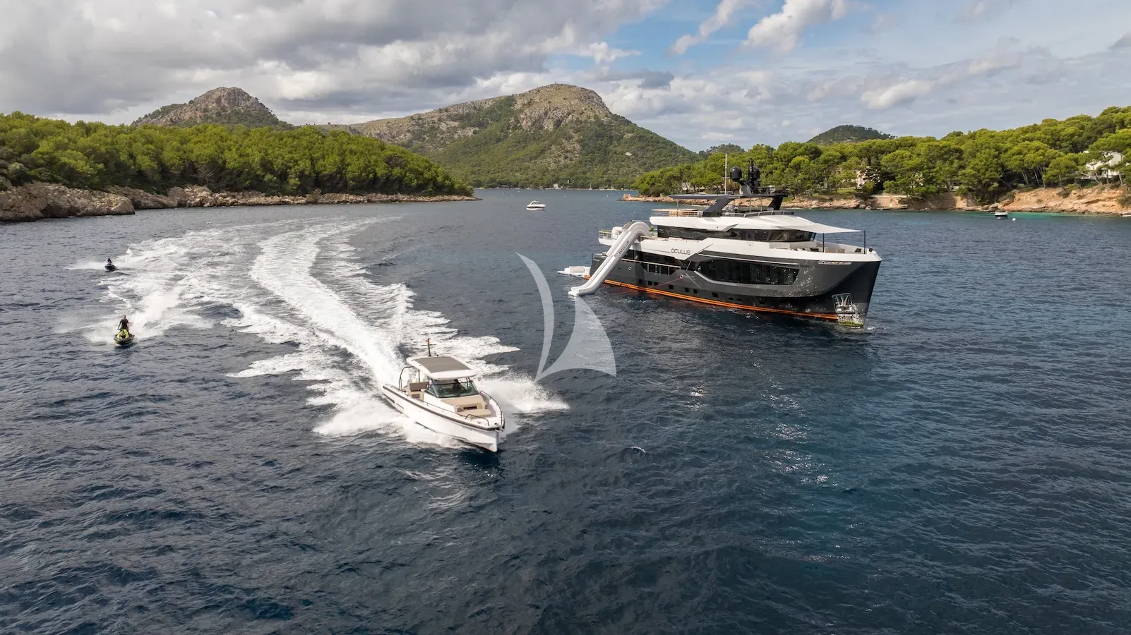 Luxury Crewed Motor Yacht OCULUS photo 5
