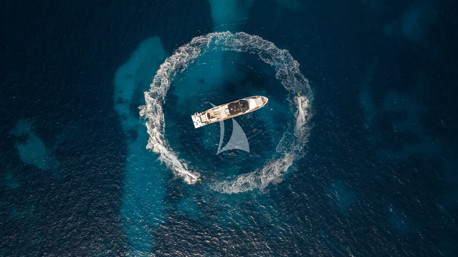 Luxury Crewed Motor Yacht OCULUS photo 7