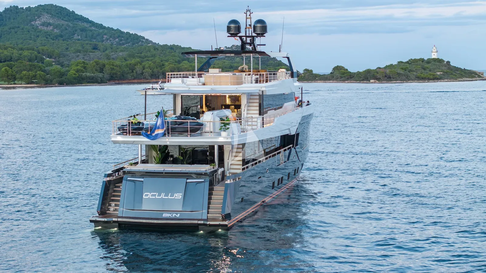 Luxury Crewed Motor Yacht OCULUS photo 8