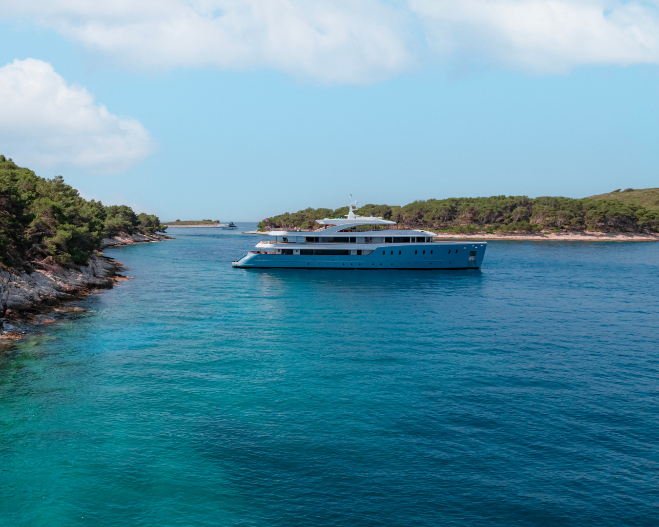 Luxury Crewed Motor Yacht OHANA photo 5