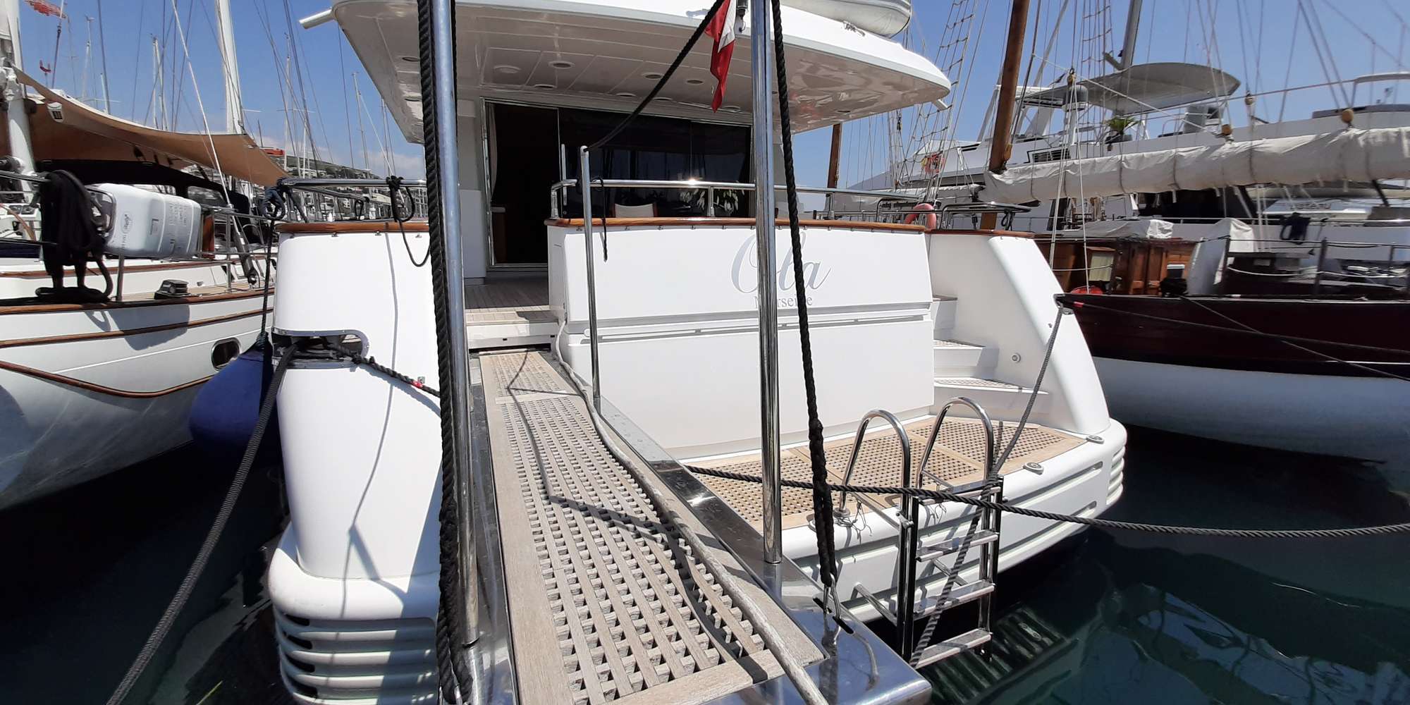 Crewed Motor Yacht OLA photo 4