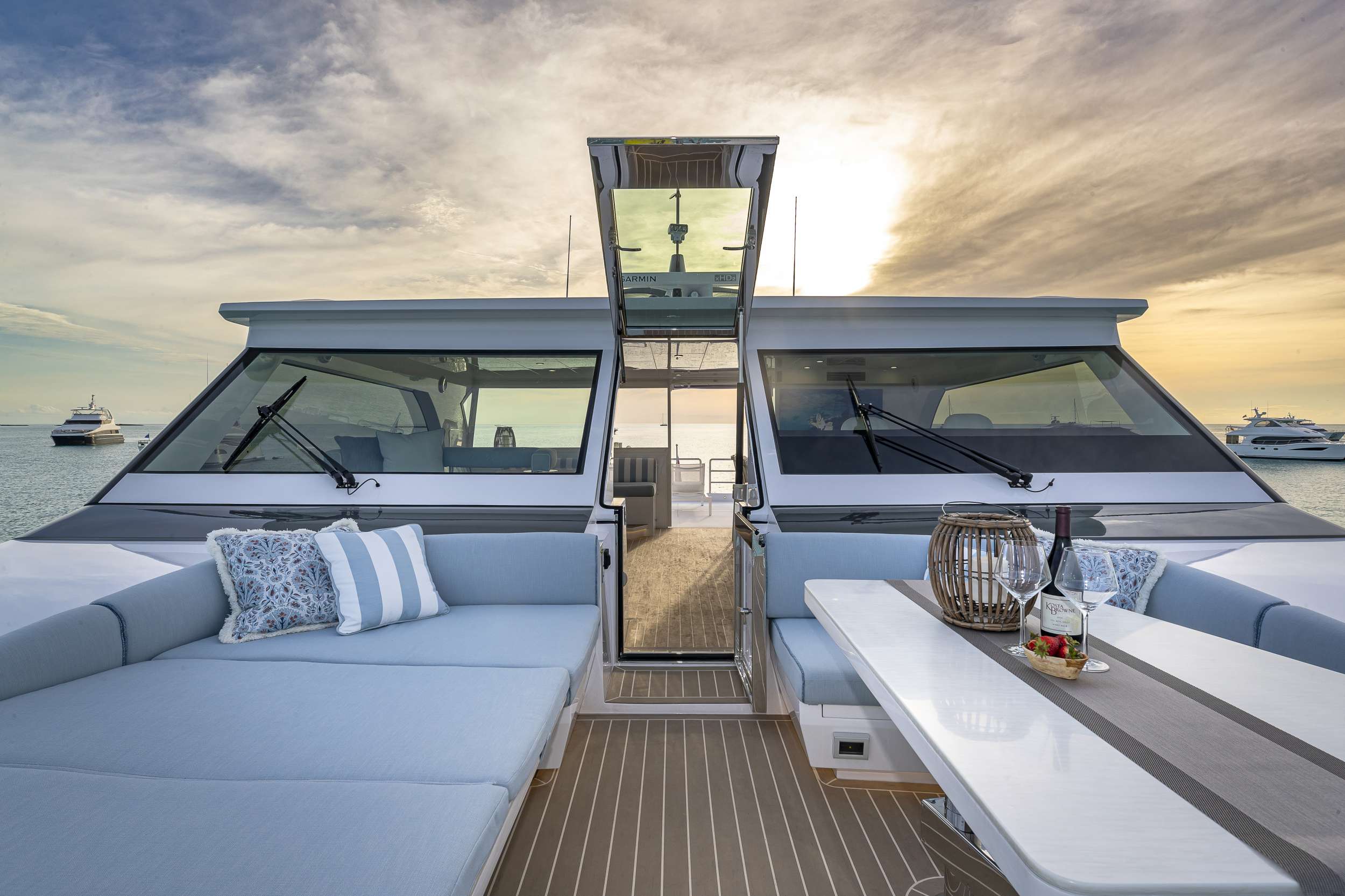 Luxury Crewed Catamaran OMAKASE photo 5