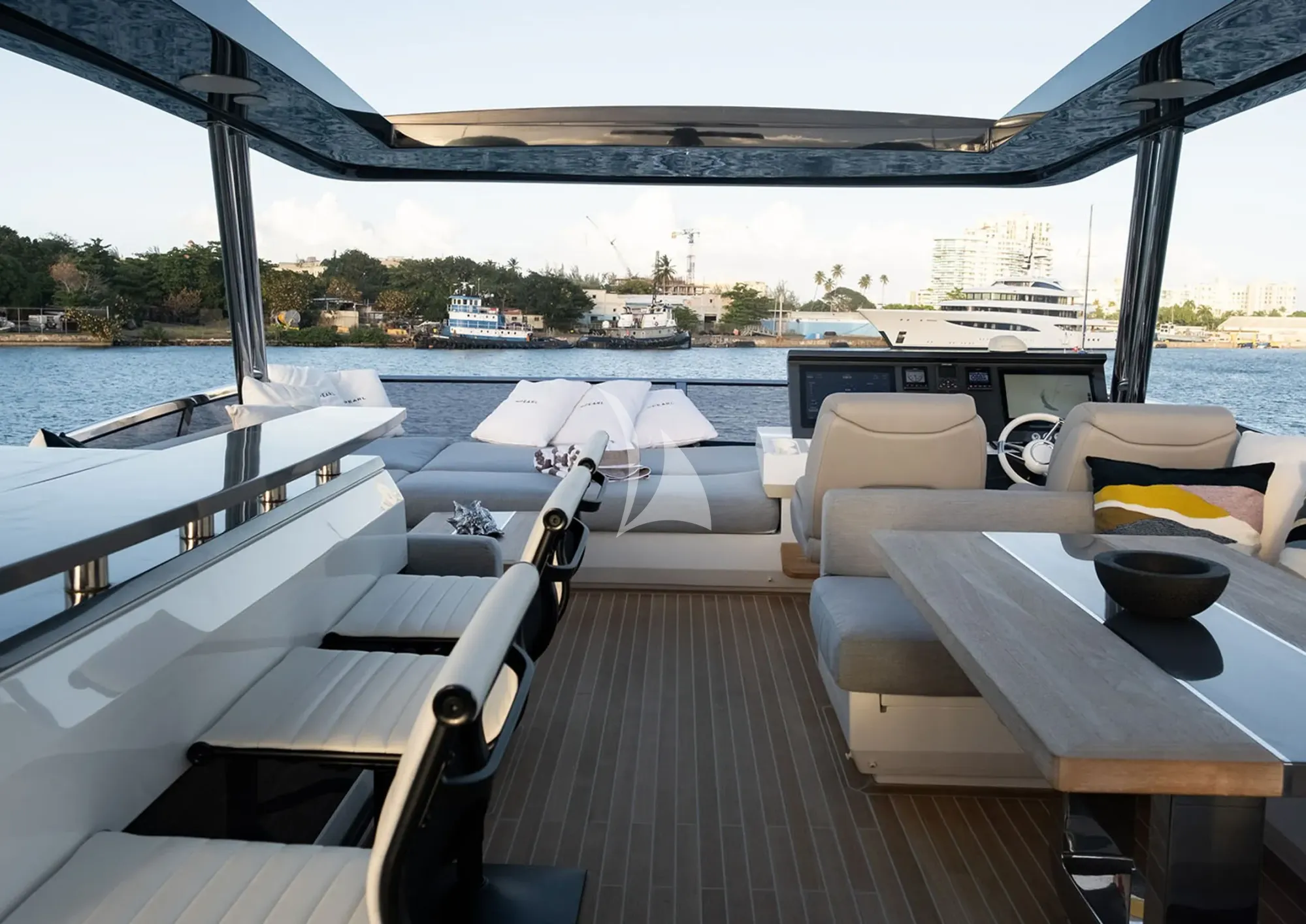 Crewed Motor Yacht OMNIA photo 7