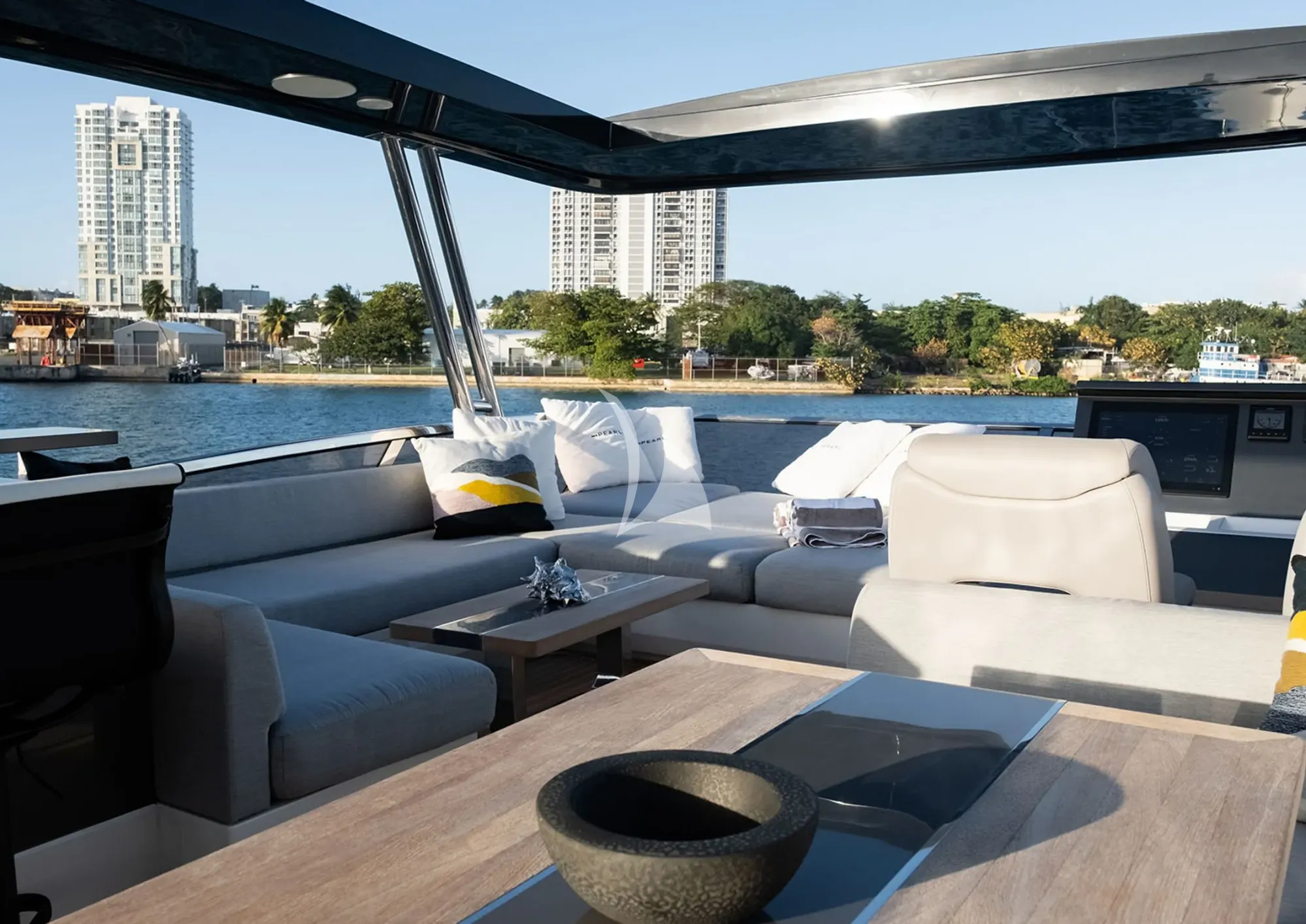 Crewed Motor Yacht OMNIA photo 8