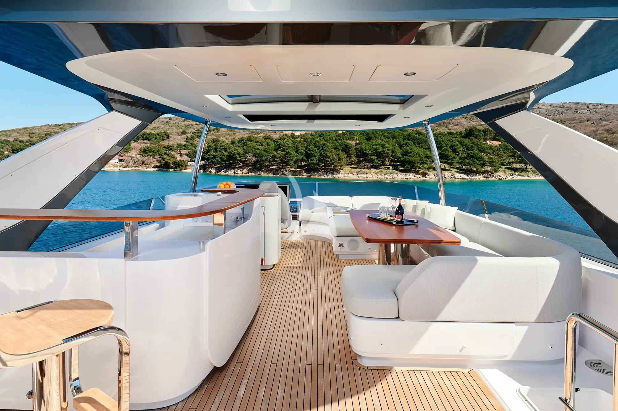 Luxury Crewed Motor Yacht OMR GROUP photo 7
