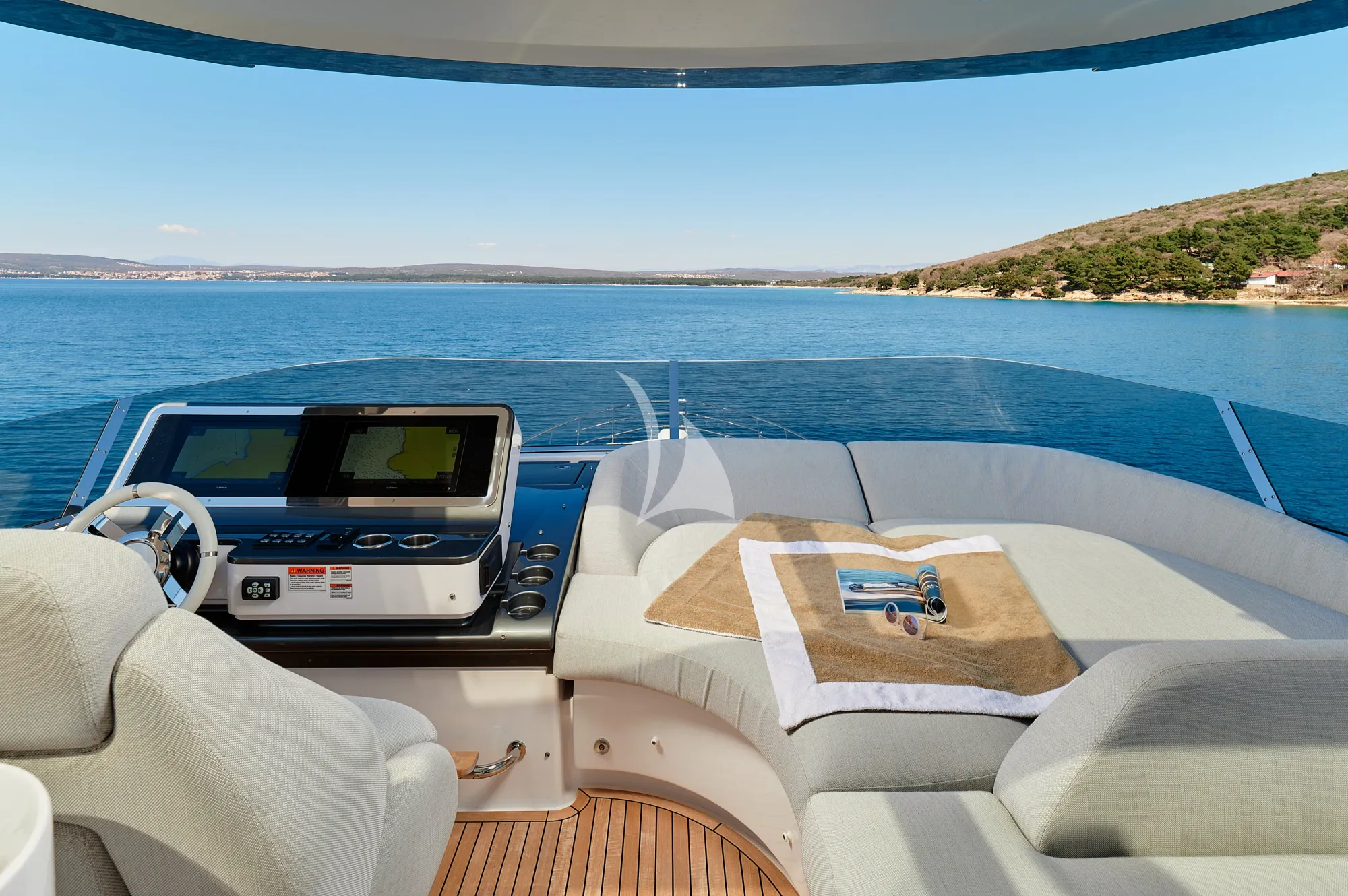 Luxury Crewed Motor Yacht OMR GROUP photo 8