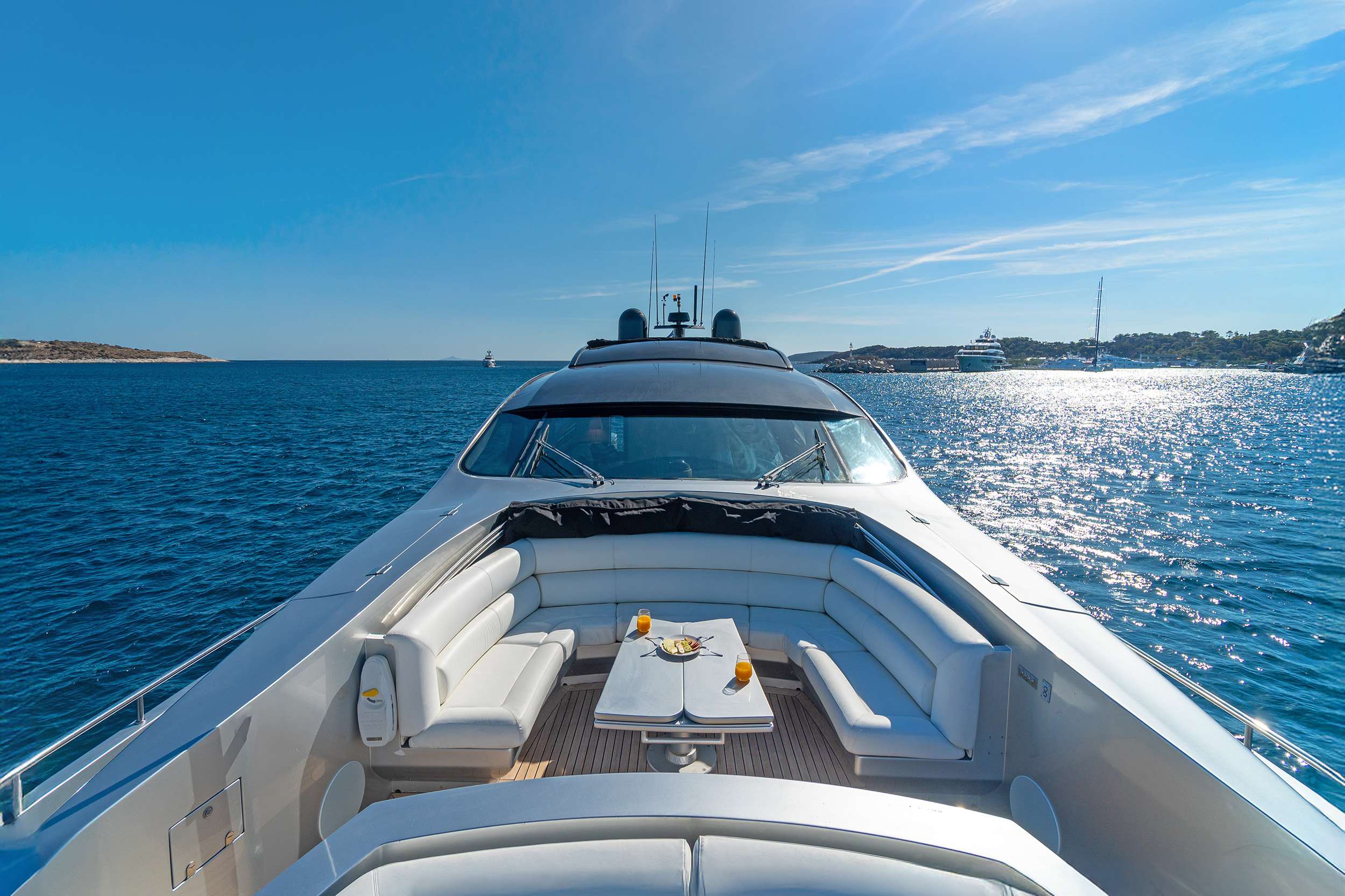 Luxury Crewed Motor Yacht ONE photo 4