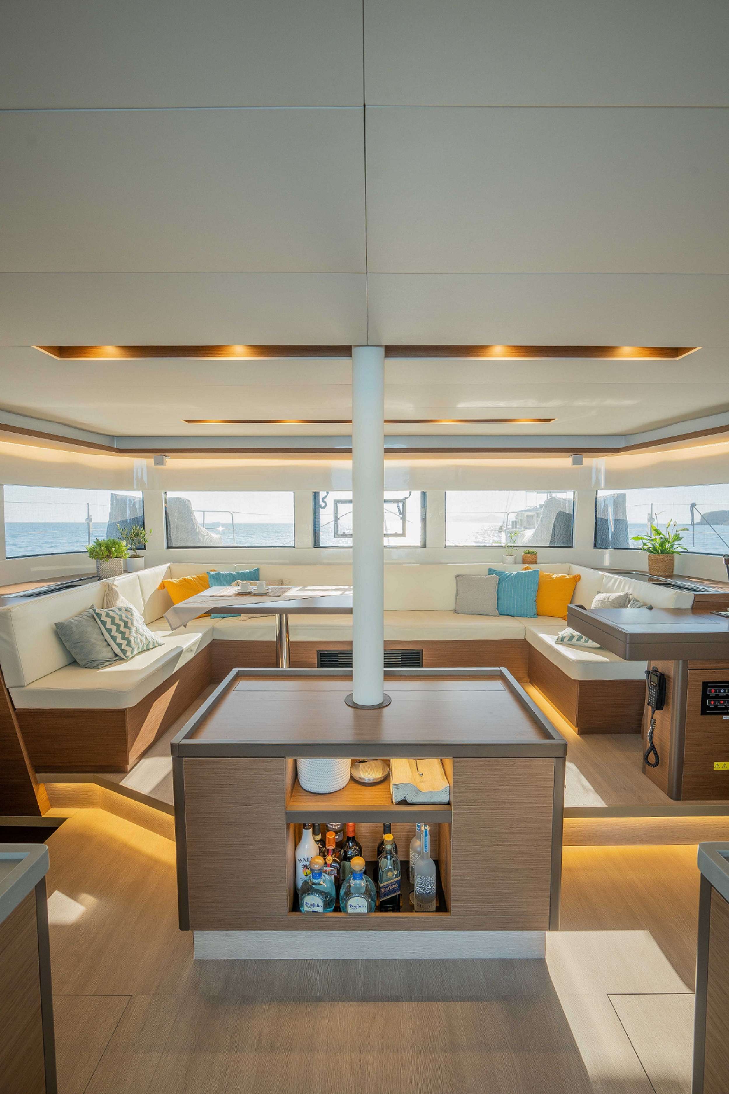 Crewed Catamaran ONEIDA 2 photo 8