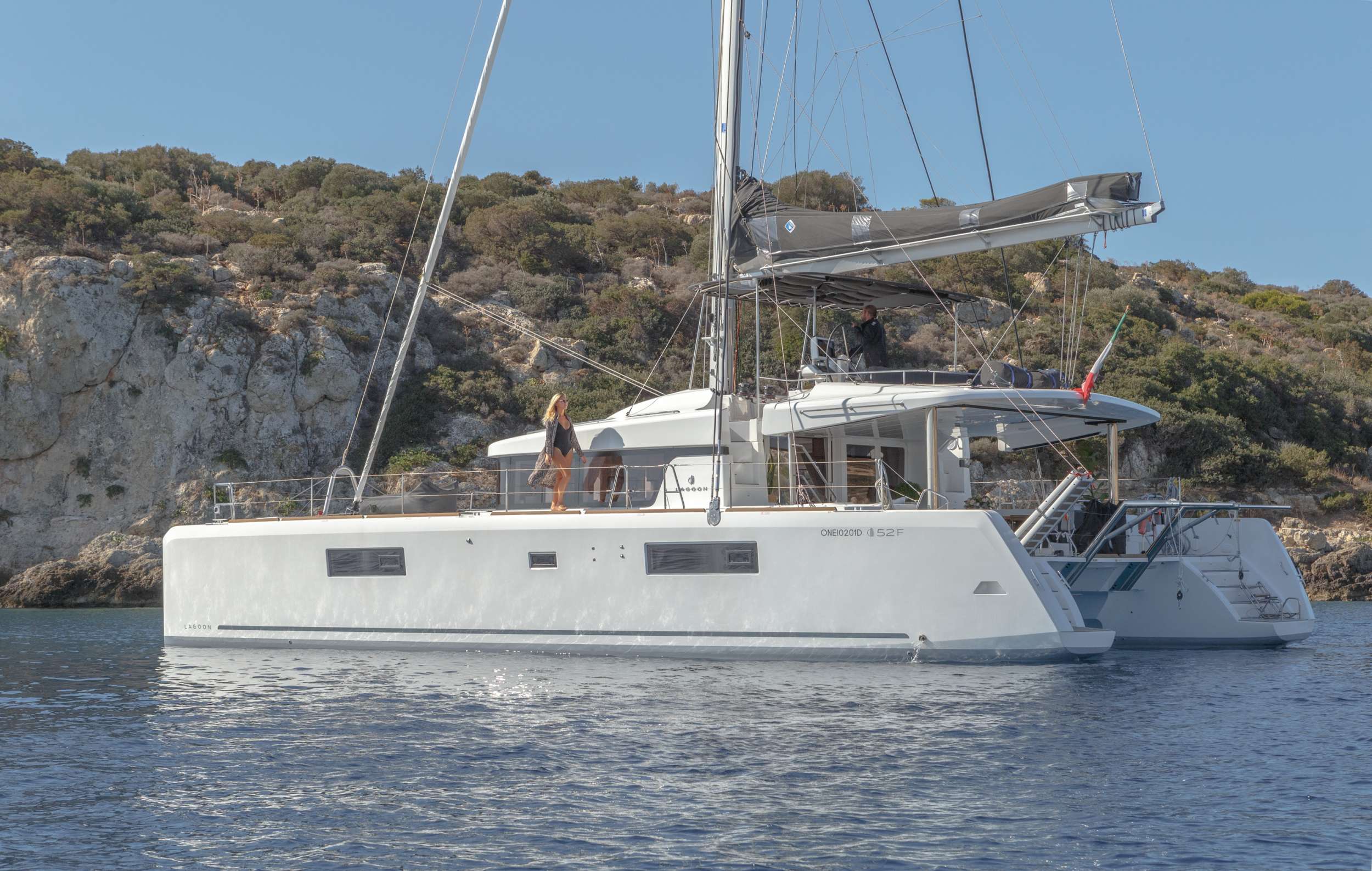 Crewed Catamaran ONEIDA photo 3