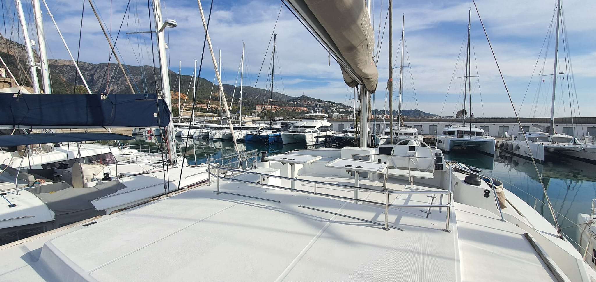 Crewed Catamaran ONLY ONE LIFE photo 3