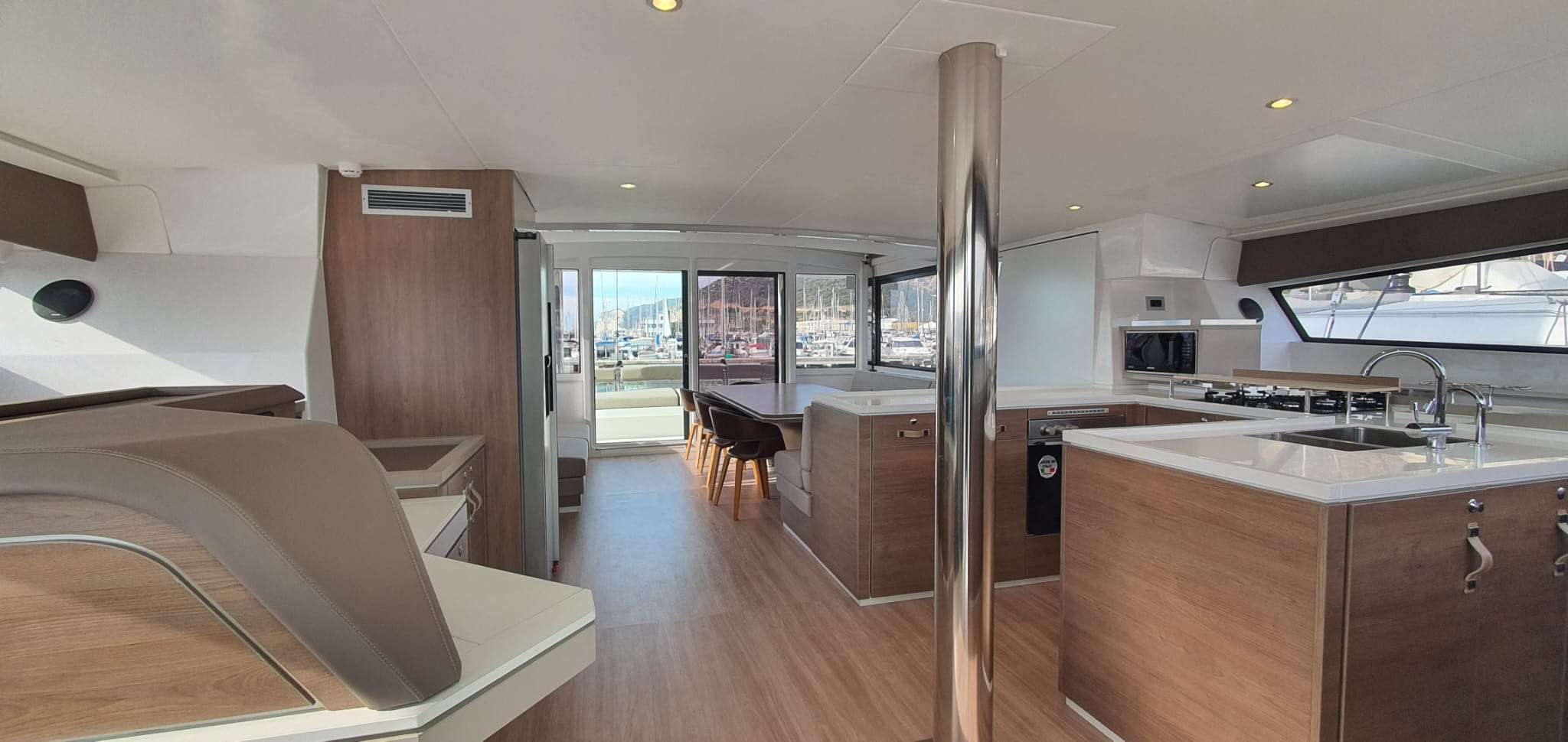 Crewed Catamaran ONLY ONE LIFE photo 5