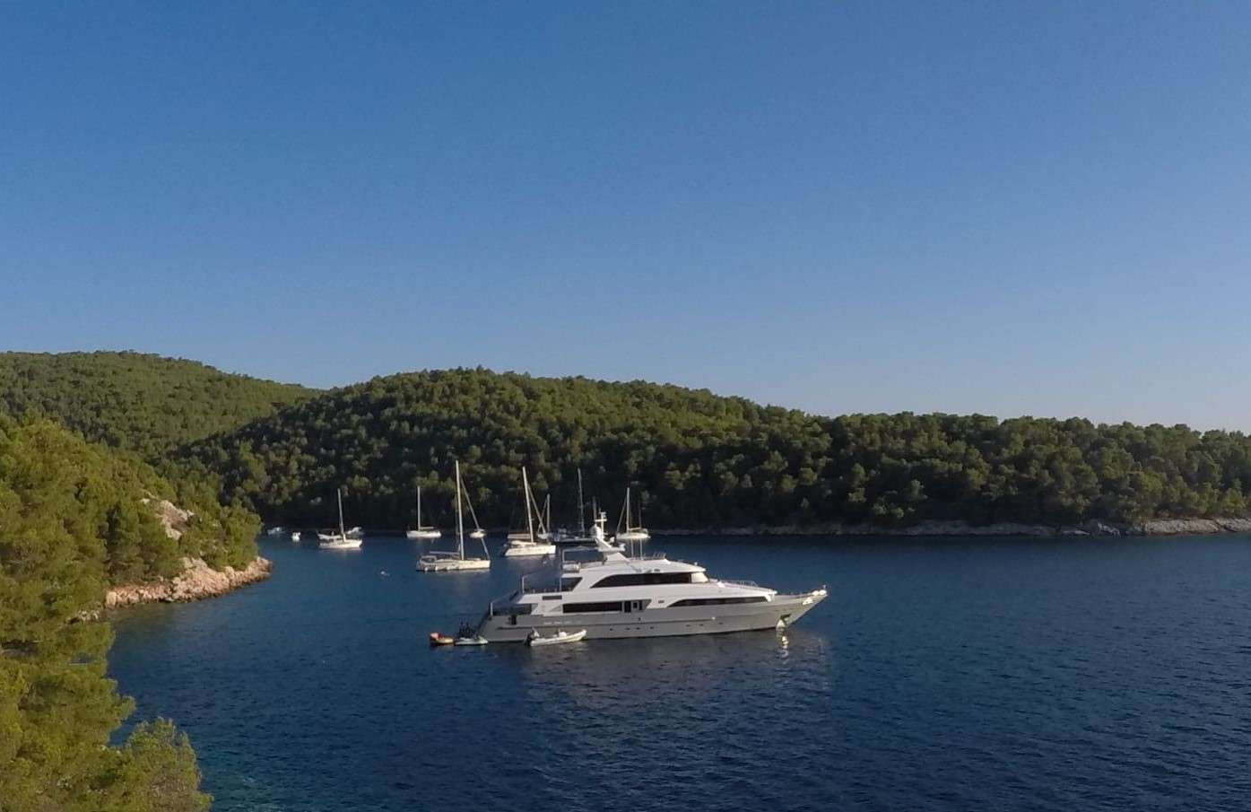 Luxury Crewed Motor Yacht OTTAWA IV photo 3