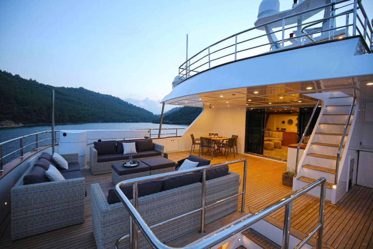 Luxury Crewed Motor Yacht OTTAWA IV photo 6