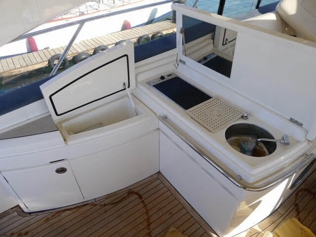 Crewed Motor Yacht OUFTI III photo 5