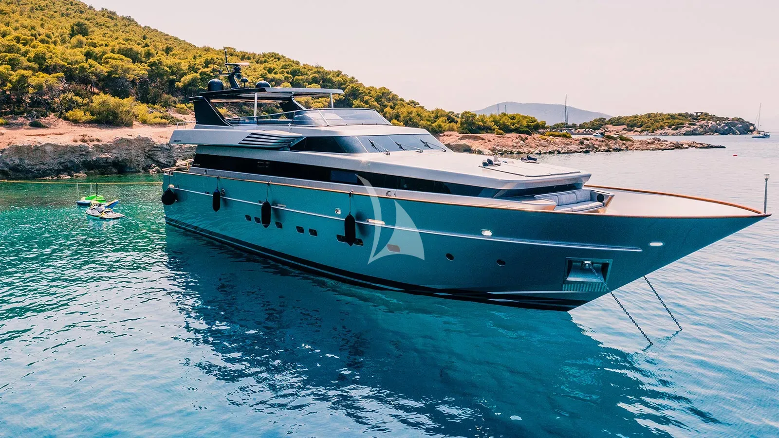 Luxury Crewed Motor Yacht OVAL photo 4