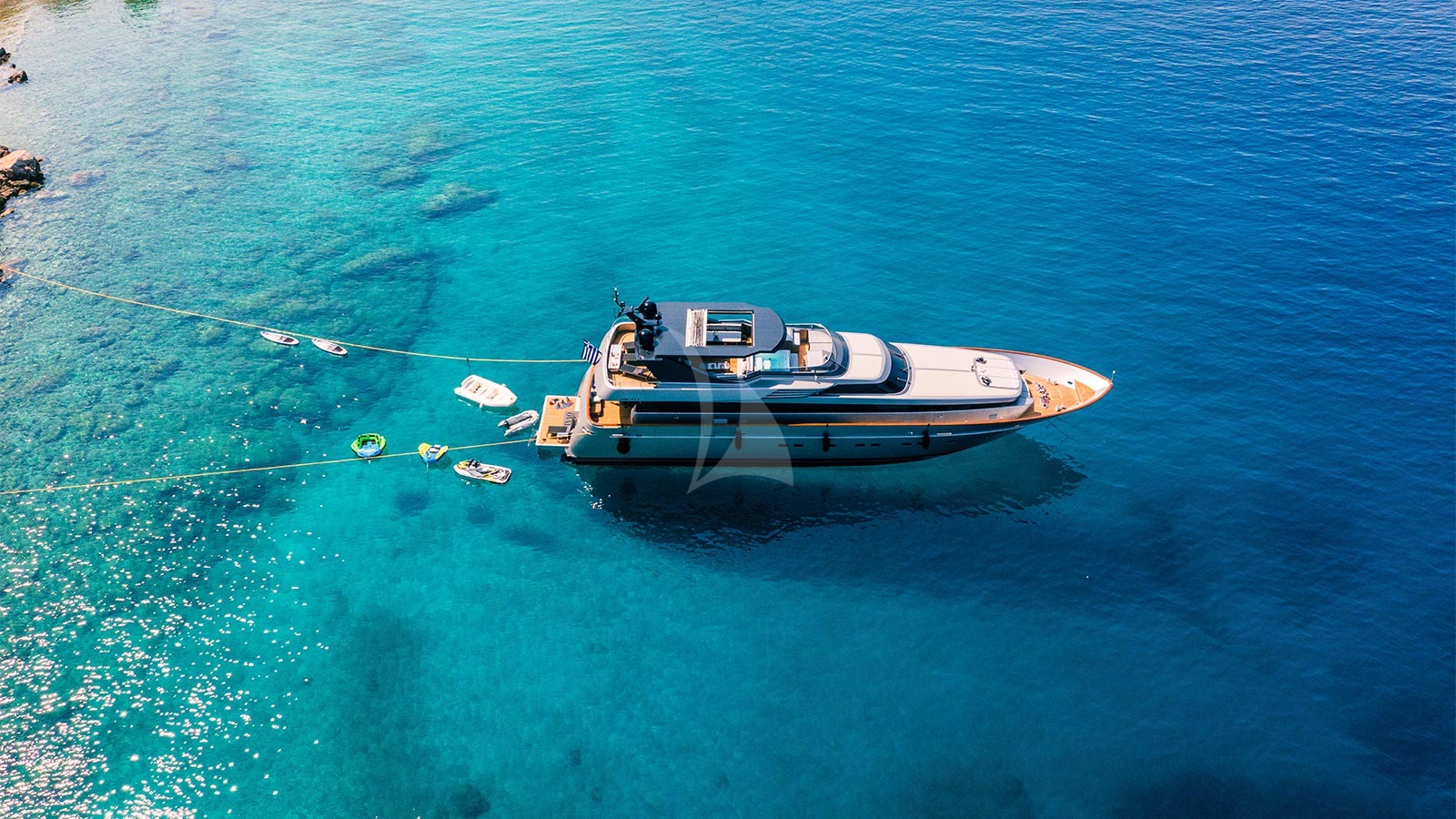 Luxury Crewed Motor Yacht OVAL photo 5