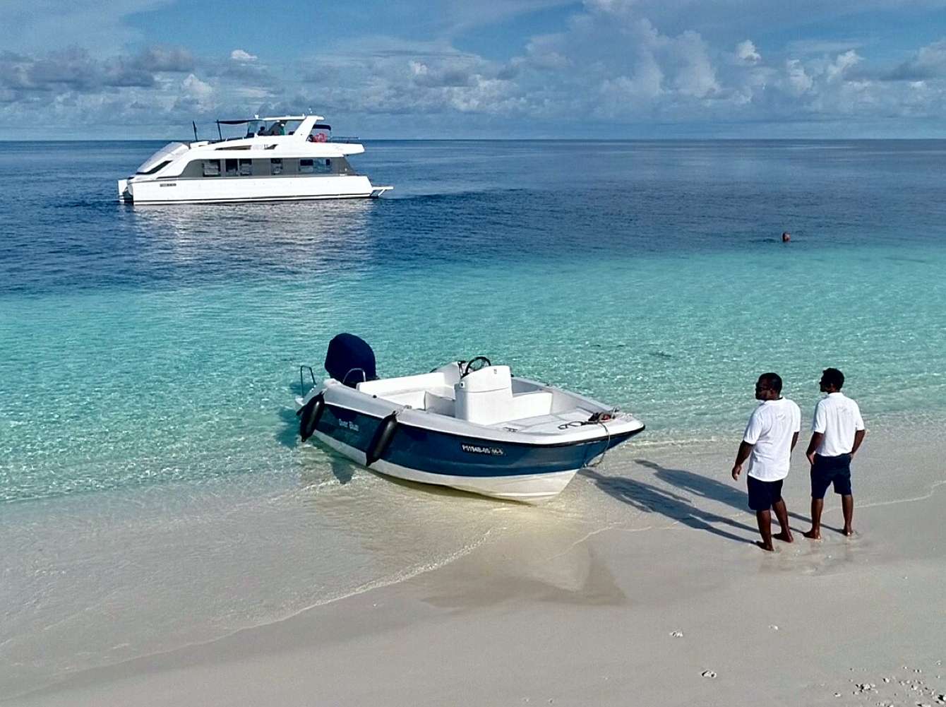 Crewed Power Catamaran OVER REEF photo 4