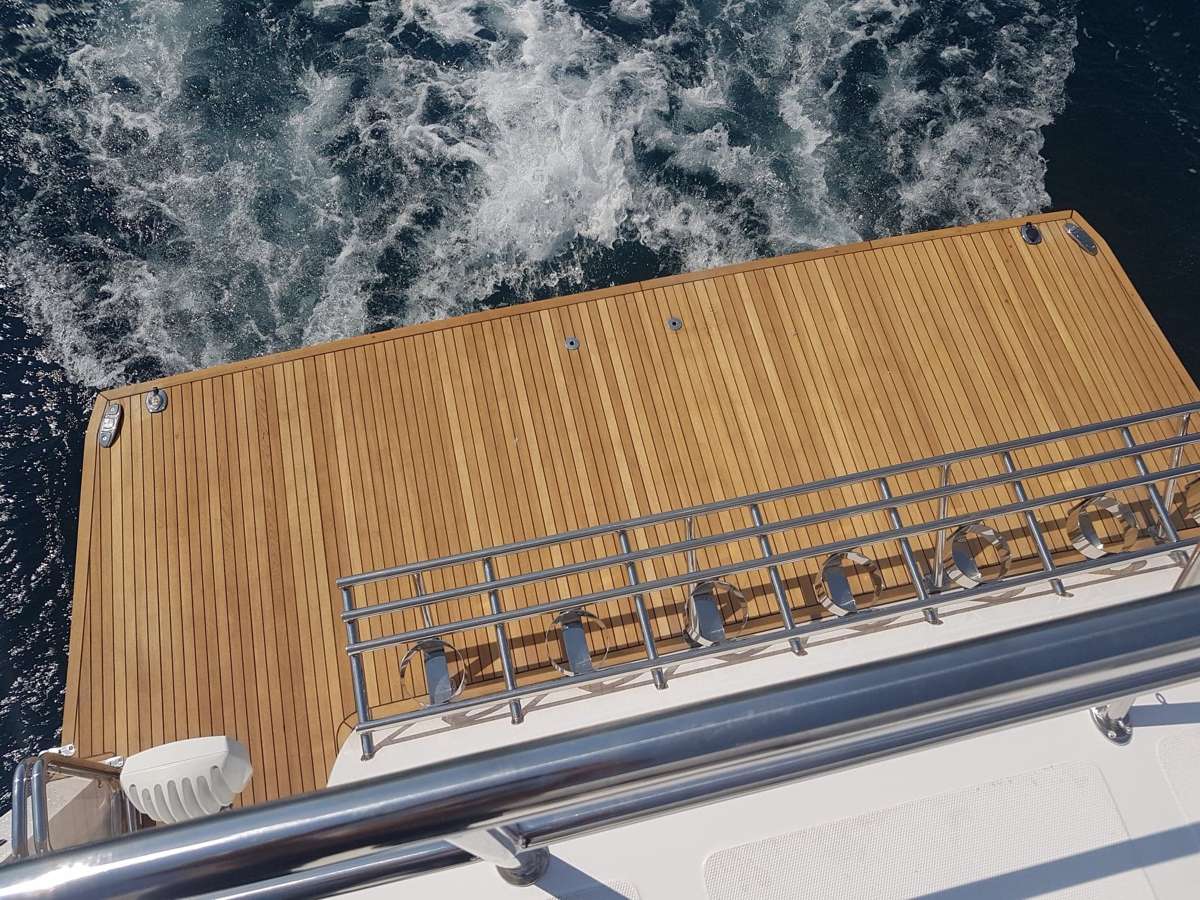 Crewed Power Catamaran OVER REEF photo 6