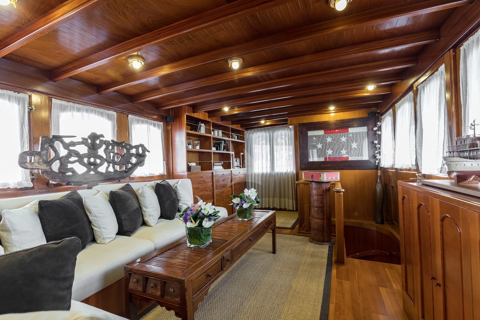 Luxury Motor Yacht OVER THE RAINBOW photo 4