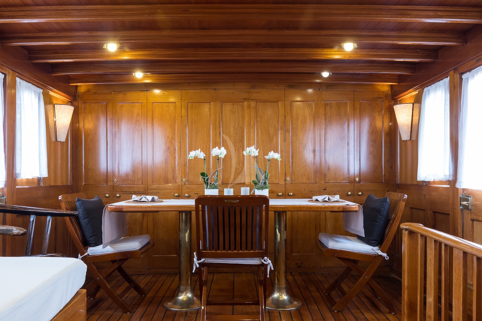 Luxury Motor Yacht OVER THE RAINBOW photo 5