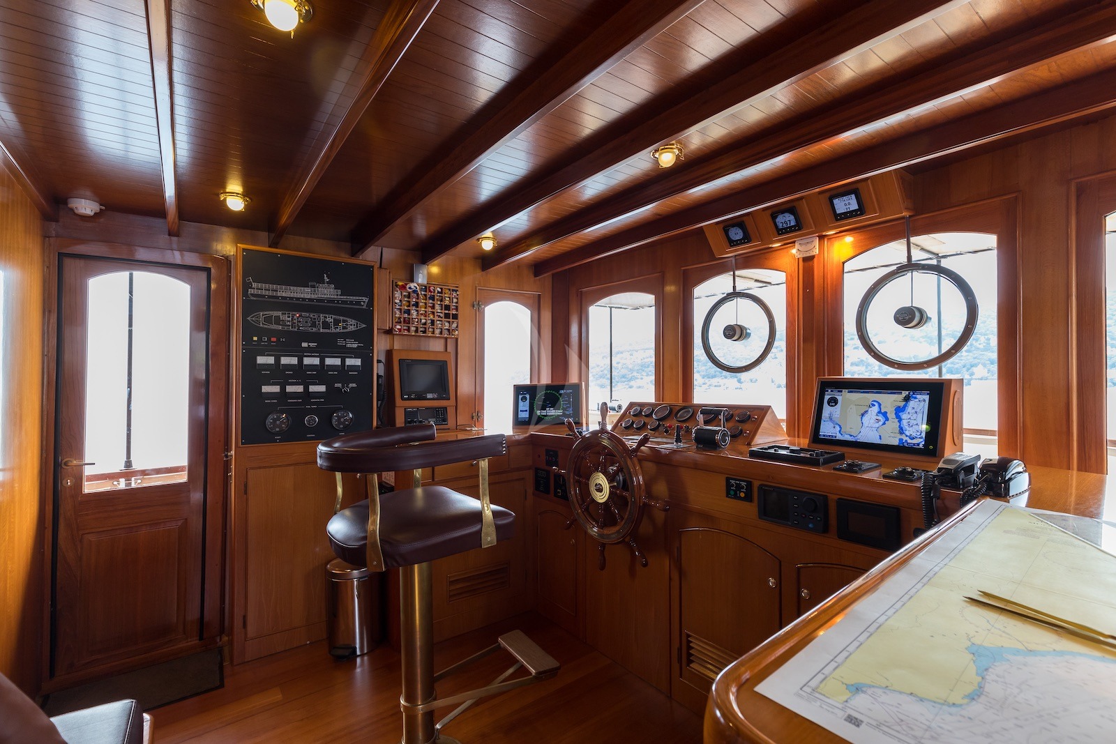 Luxury Motor Yacht OVER THE RAINBOW photo 7