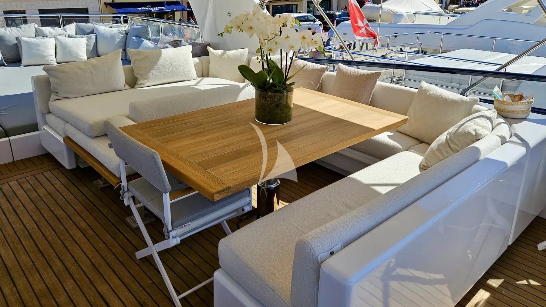 Luxury Crewed Motor Yacht PACHA photo 7
