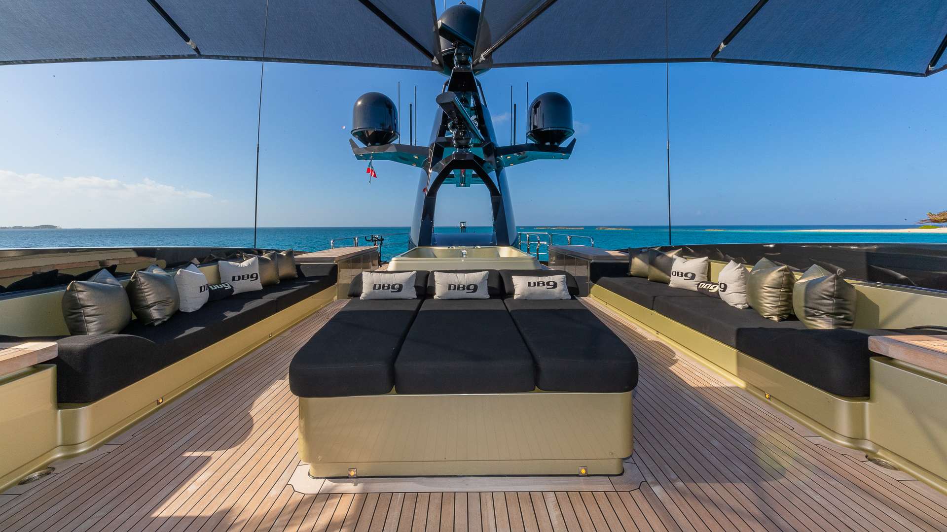 Luxury Crewed Motor Yacht DB9 photo 6