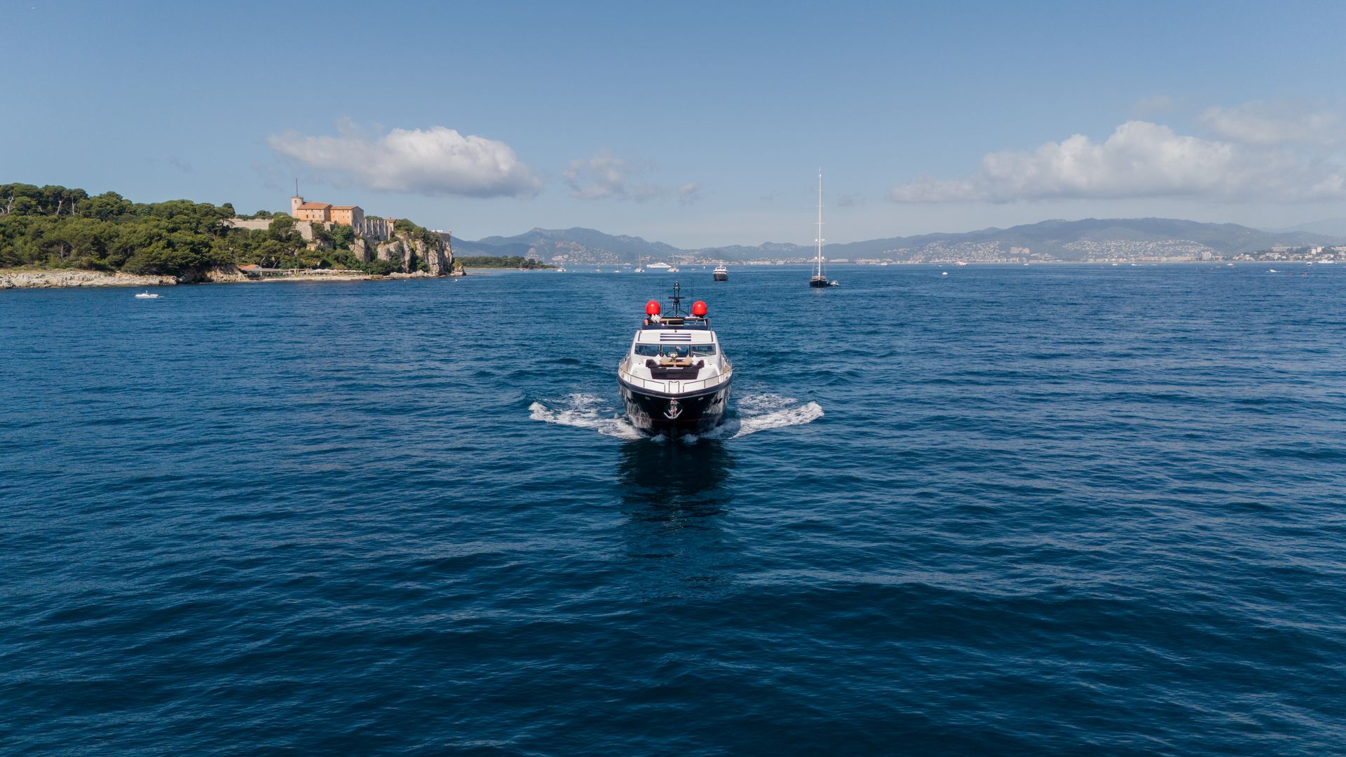 Luxury Crewed Motor Yacht PALUMBA photo 4