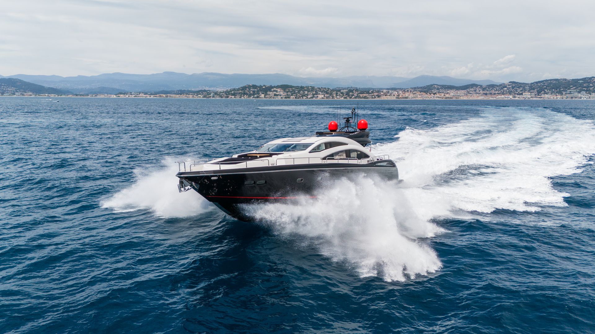 Luxury Crewed Motor Yacht PALUMBA photo 5