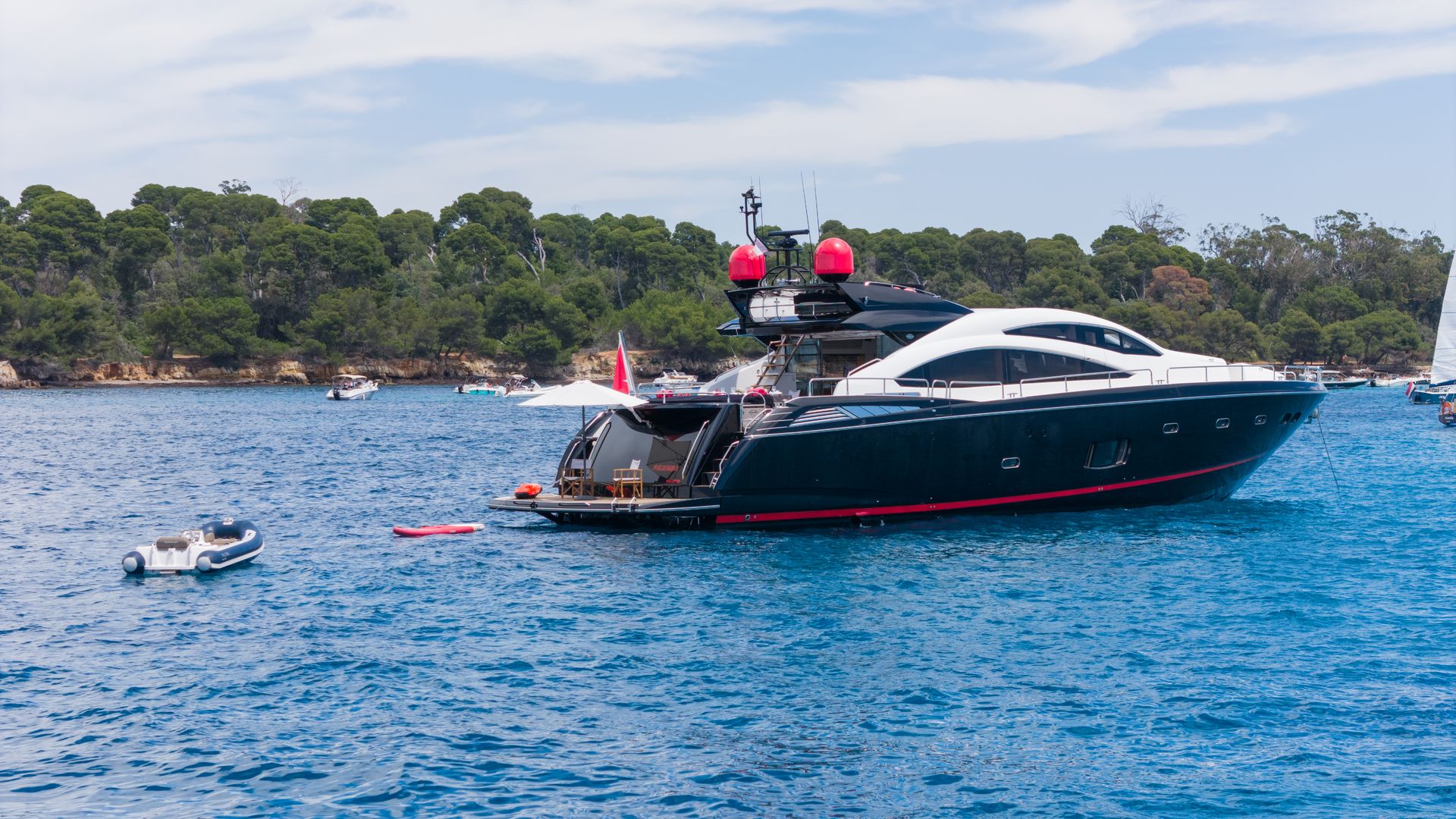 Luxury Crewed Motor Yacht PALUMBA photo 6
