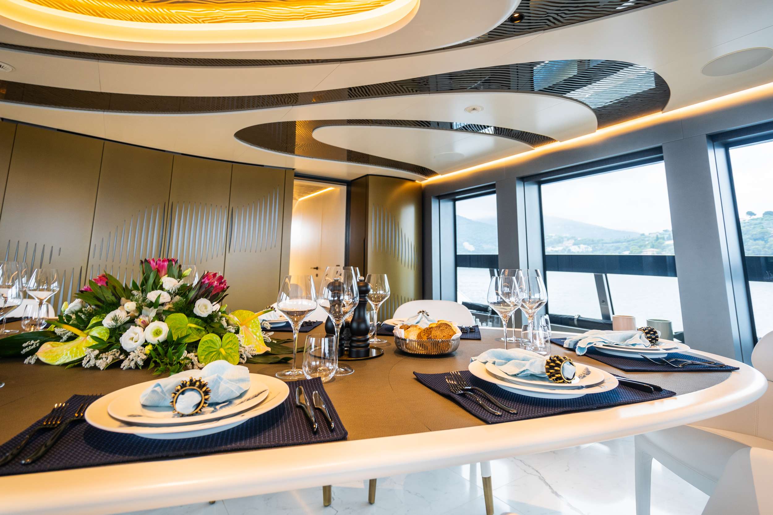 Luxury Crewed Motor Yacht PANDION PEARL photo 4