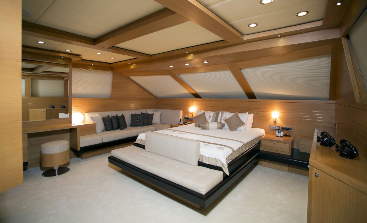 Luxury Crewed Motor Yacht PANFELISS photo 4