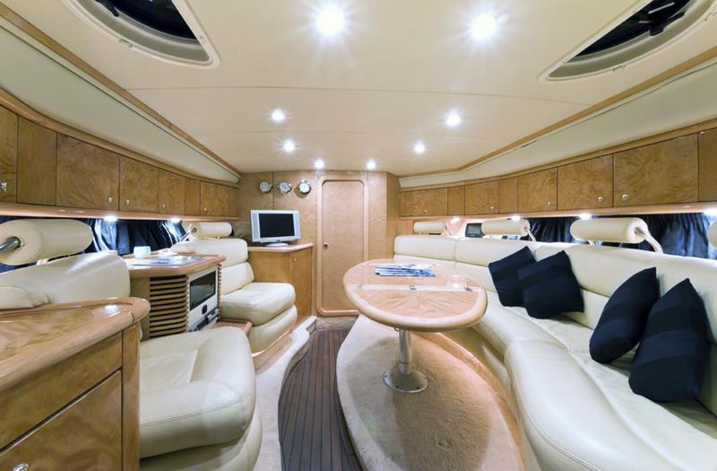 Crewed Motor Yacht PAPAKEECHA