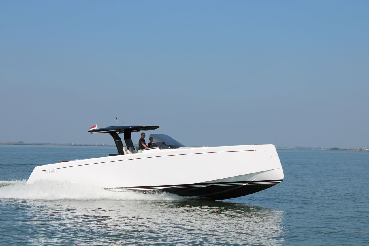 Bareboat Motor Yacht Pardo 43 photo 4