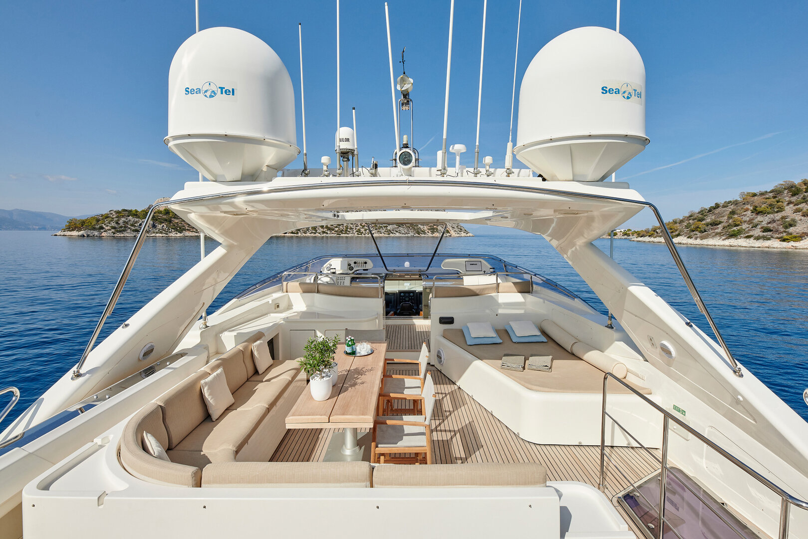 Luxury Crewed Motor Yacht PAREAKKI photo 6