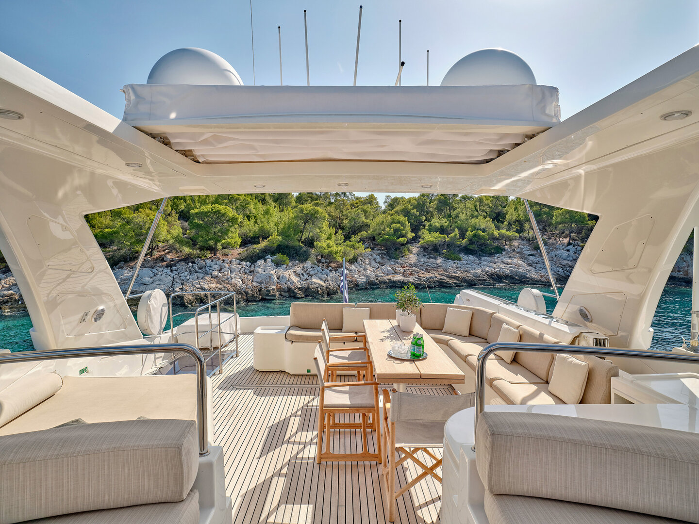 Luxury Crewed Motor Yacht PAREAKKI photo 7